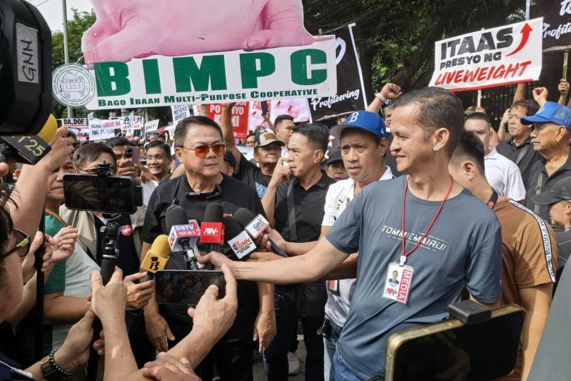 Grupo ng mga hog raiser nag-rally sa DA vs imported na baboy